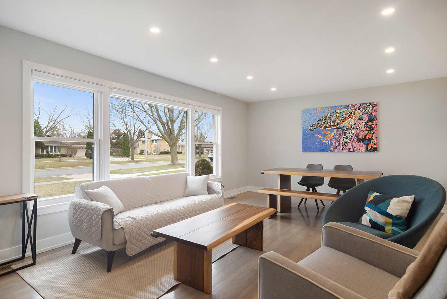 702 W Lonnquist Boulevard