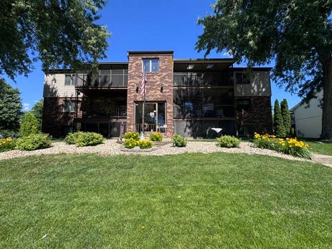 Photo of 824 Mcgregor Street #12, Bloomington, IL 61701 (MLS # 12676934)