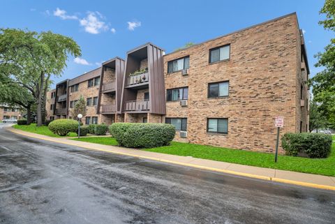 Tiny photo for 2604 N Windsor Drive #206, Arlington Heights, IL 60004 (MLS # 12498011)