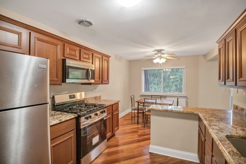 Tiny photo for 2604 N Windsor Drive #206, Arlington Heights, IL 60004 (MLS # 12498011)