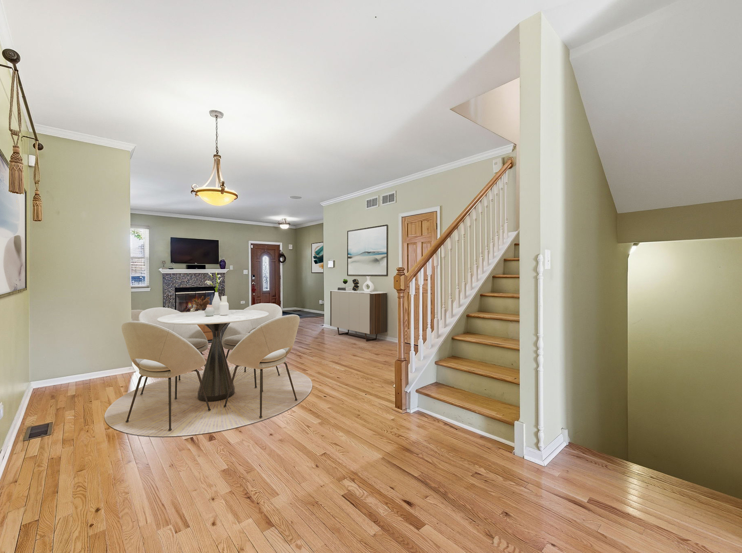 Chicago, Illinois 60608, United States, 4 Bedrooms Bedrooms, ,3 BathroomsBathrooms,Residential,Pending,250598