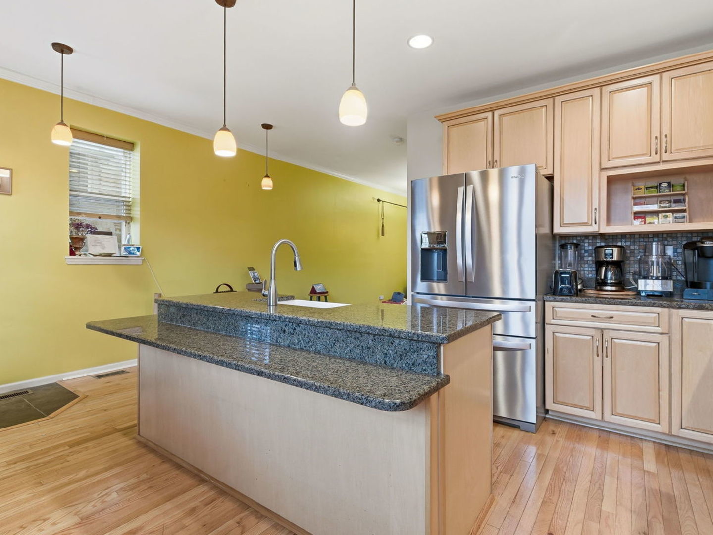 Chicago, Illinois 60608, United States, 4 Bedrooms Bedrooms, ,3 BathroomsBathrooms,Residential,Pending,250598