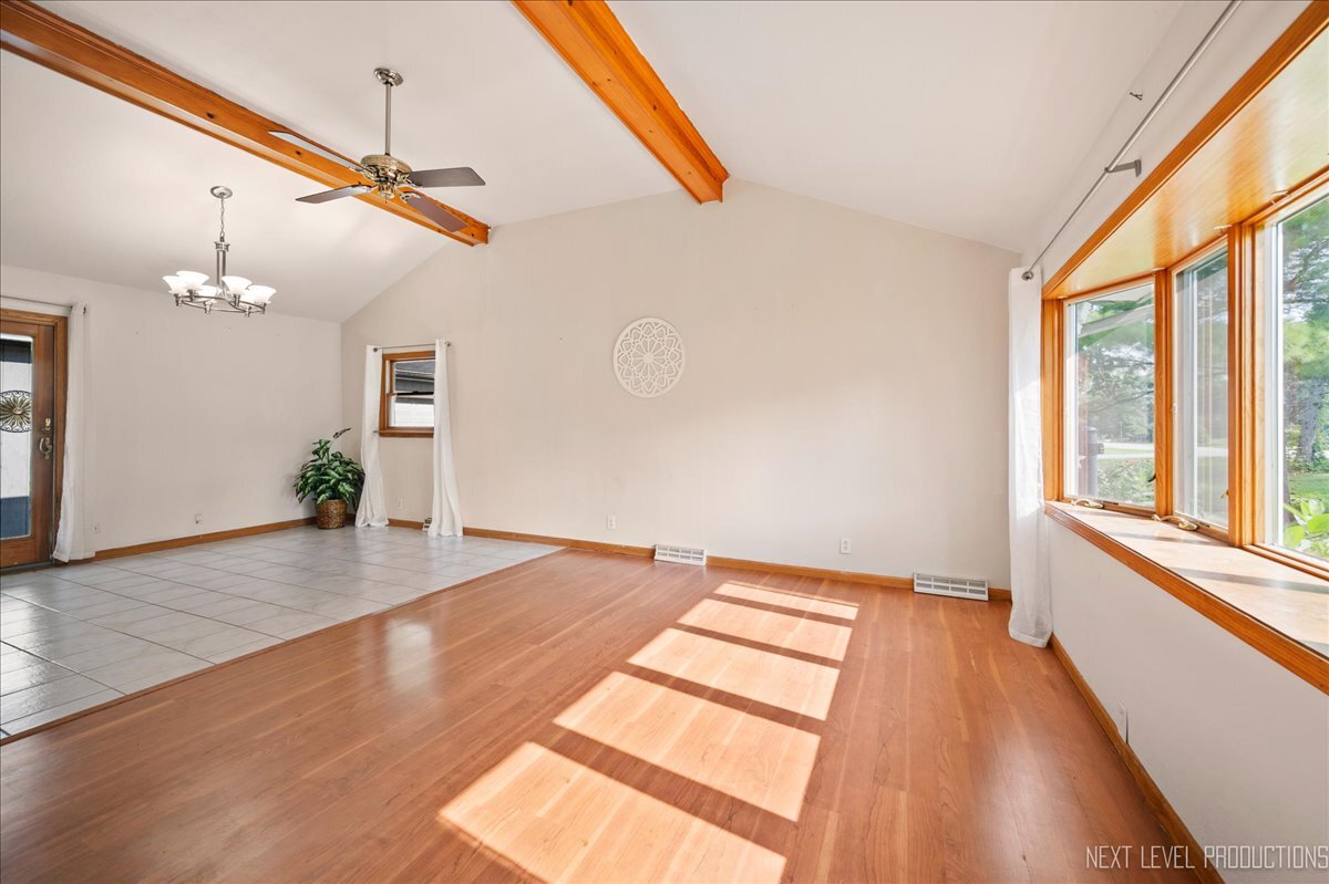 2N080 Clarendon Avenue