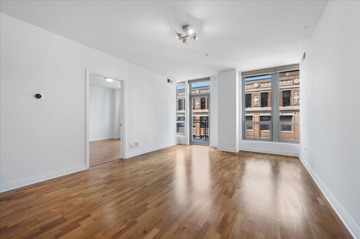 565 W Quincy Street 907