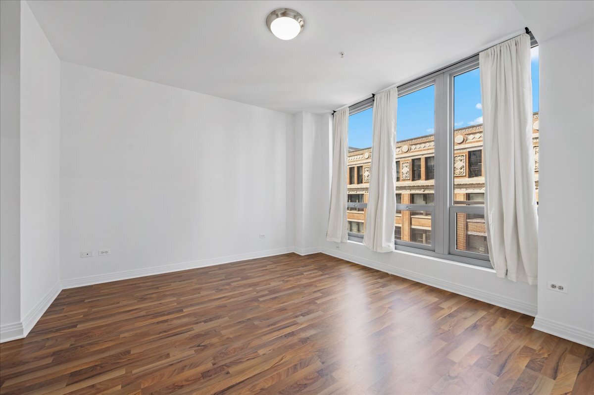 565 W Quincy Street 907