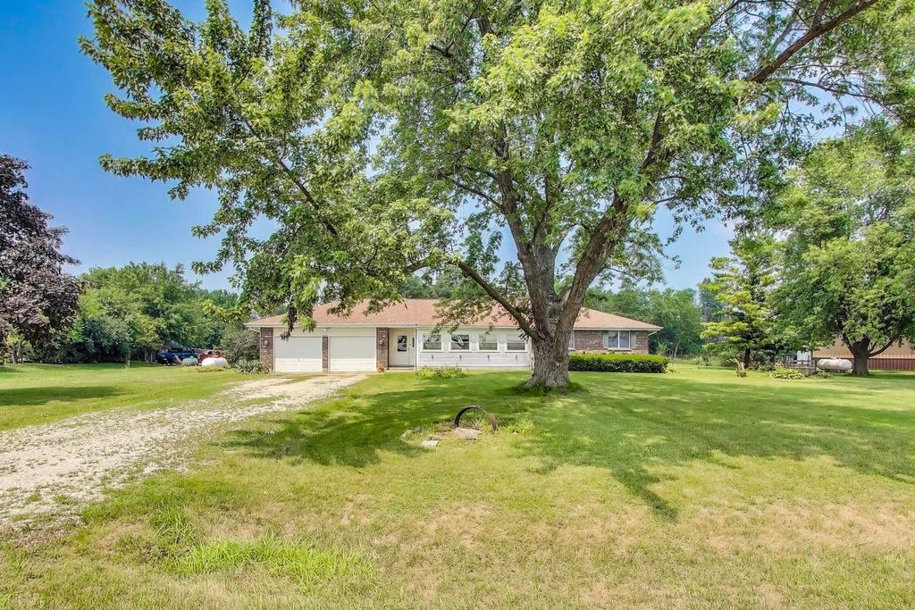 Photo for 7008 W Kennedy Road, Peotone, IL 60468 (MLS # 12437906)