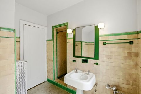 Tiny photo for 6761 N Artesian Avenue #2H, Chicago, IL 60645 (MLS # 12620447)