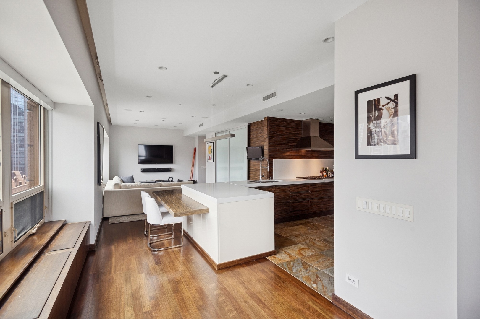 800 N Michigan Avenue 2502