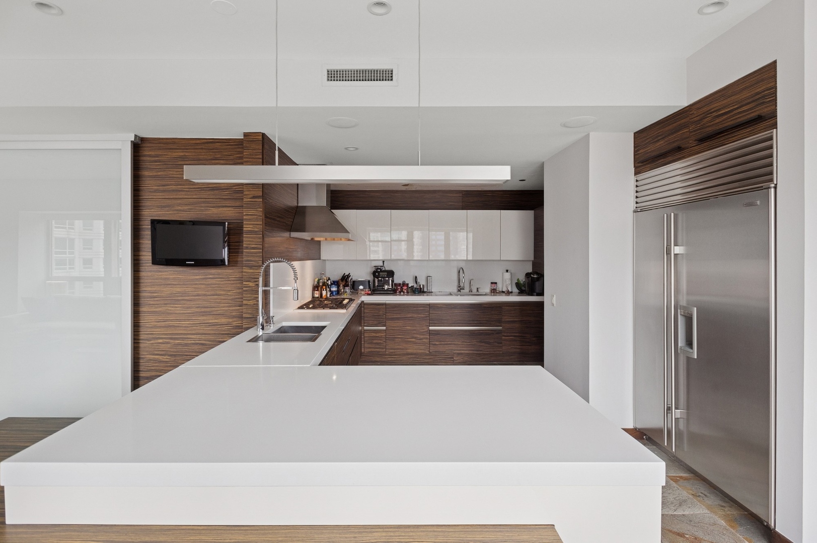 800 N Michigan Avenue 2502