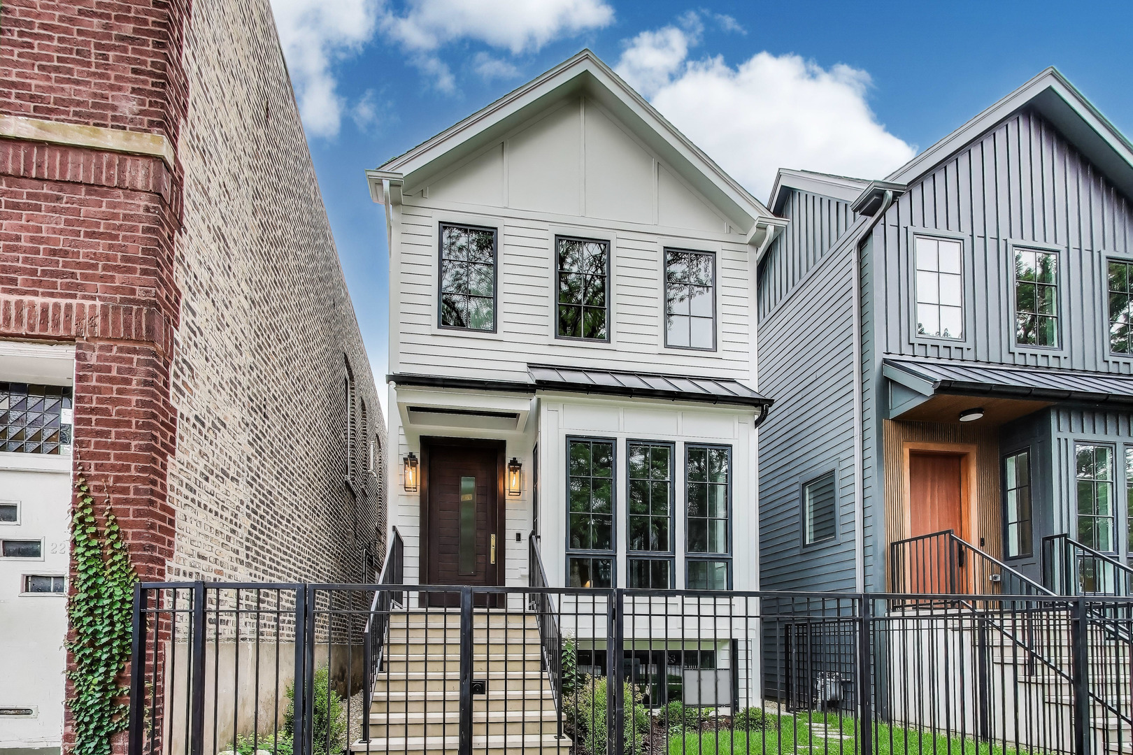 2203 W Huron Avenue