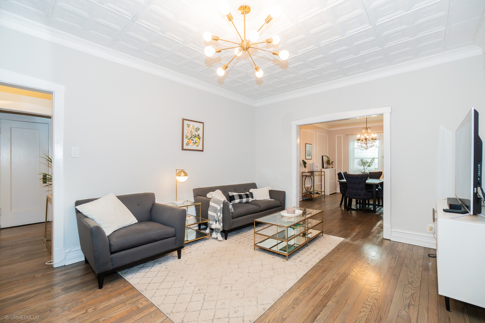 3644 N PINE GROVE Avenue 1