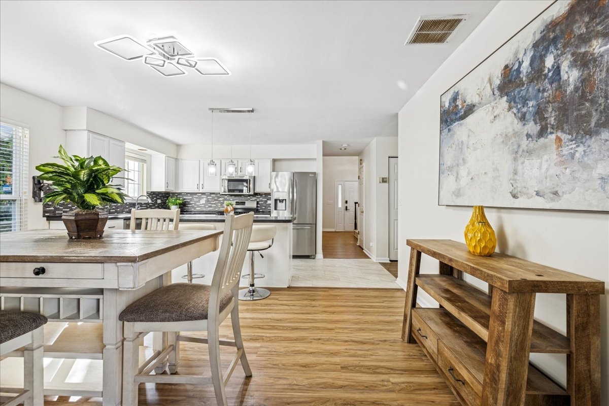 Waukegan, Illinois 60087, United States, 3 Bedrooms Bedrooms, ,3 BathroomsBathrooms,Residential,Active,248888