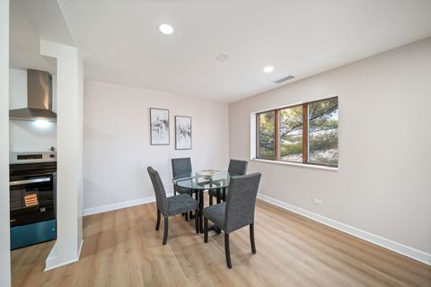 Tiny photo for 10 Trafalgar Square #403, Lincolnshire, IL 60069 (MLS # 12613325)