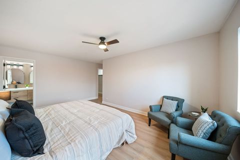 Tiny photo for 10 Trafalgar Square #403, Lincolnshire, IL 60069 (MLS # 12613325)
