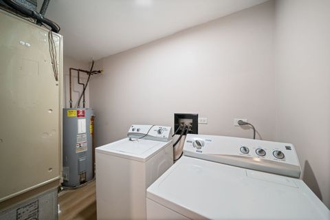 Tiny photo for 10 Trafalgar Square #403, Lincolnshire, IL 60069 (MLS # 12613325)