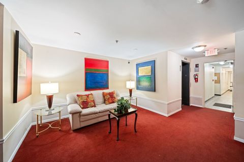 Tiny photo for 10 Trafalgar Square #403, Lincolnshire, IL 60069 (MLS # 12613325)