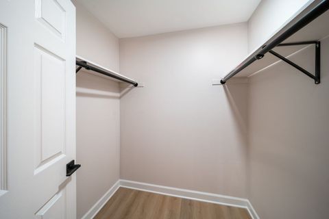 Tiny photo for 10 Trafalgar Square #403, Lincolnshire, IL 60069 (MLS # 12613325)