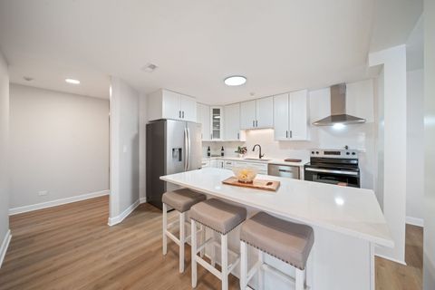 Tiny photo for 10 Trafalgar Square #403, Lincolnshire, IL 60069 (MLS # 12613325)