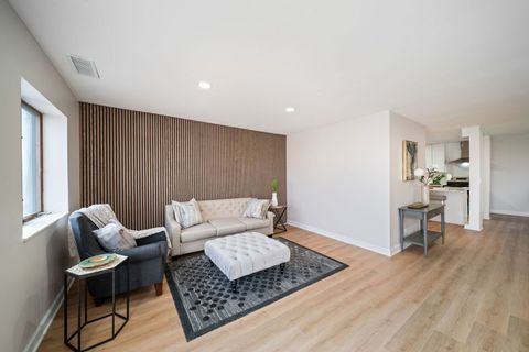 Tiny photo for 10 Trafalgar Square #403, Lincolnshire, IL 60069 (MLS # 12613325)