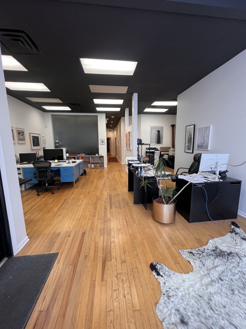 2319 W Chicago Avenue