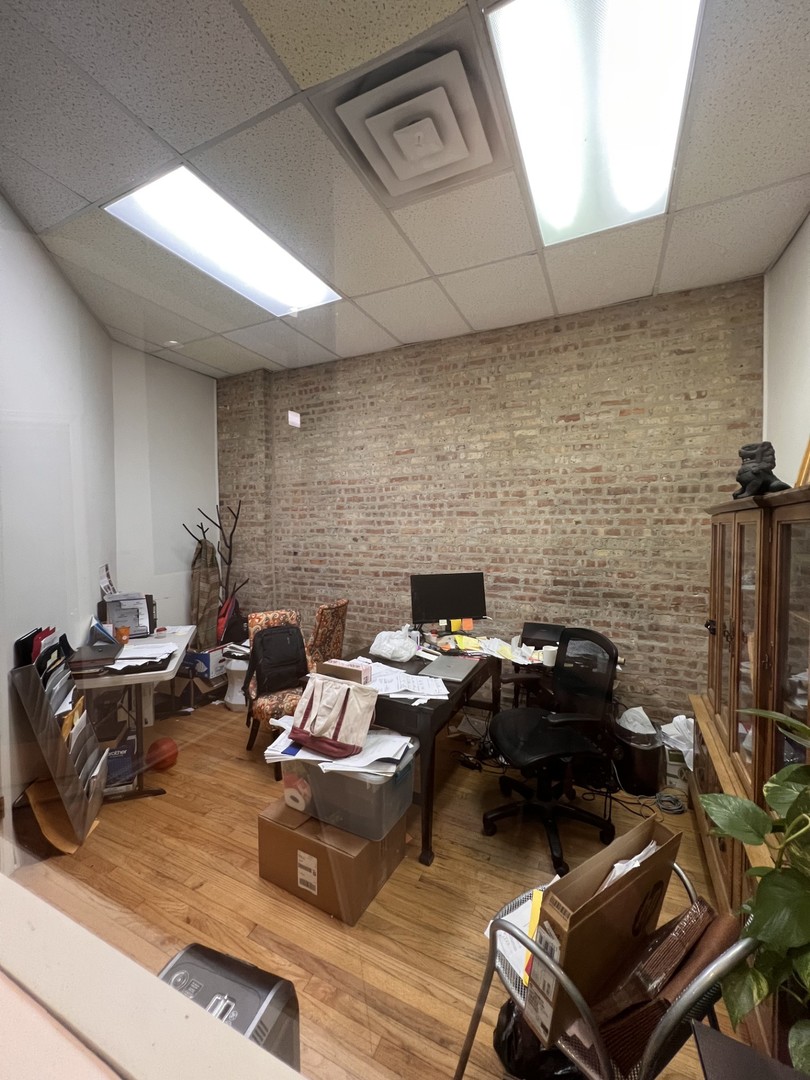 2319 W Chicago Avenue