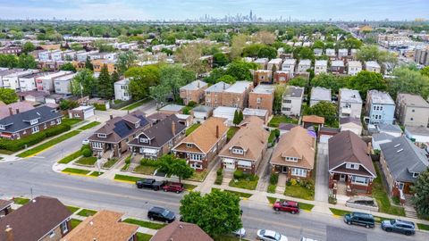 Tiny photo for 2107 EAST Avenue, Berwyn, IL 60402 (MLS # 12529703)