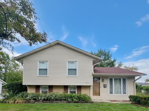 Photo of 22153 Rockingham Road, Richton Park, IL 60471 (MLS # 12481241)