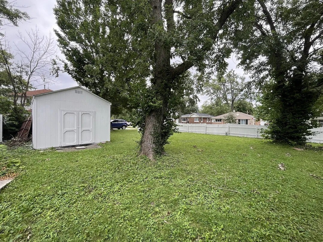 17609 Roosevelt Avenue
