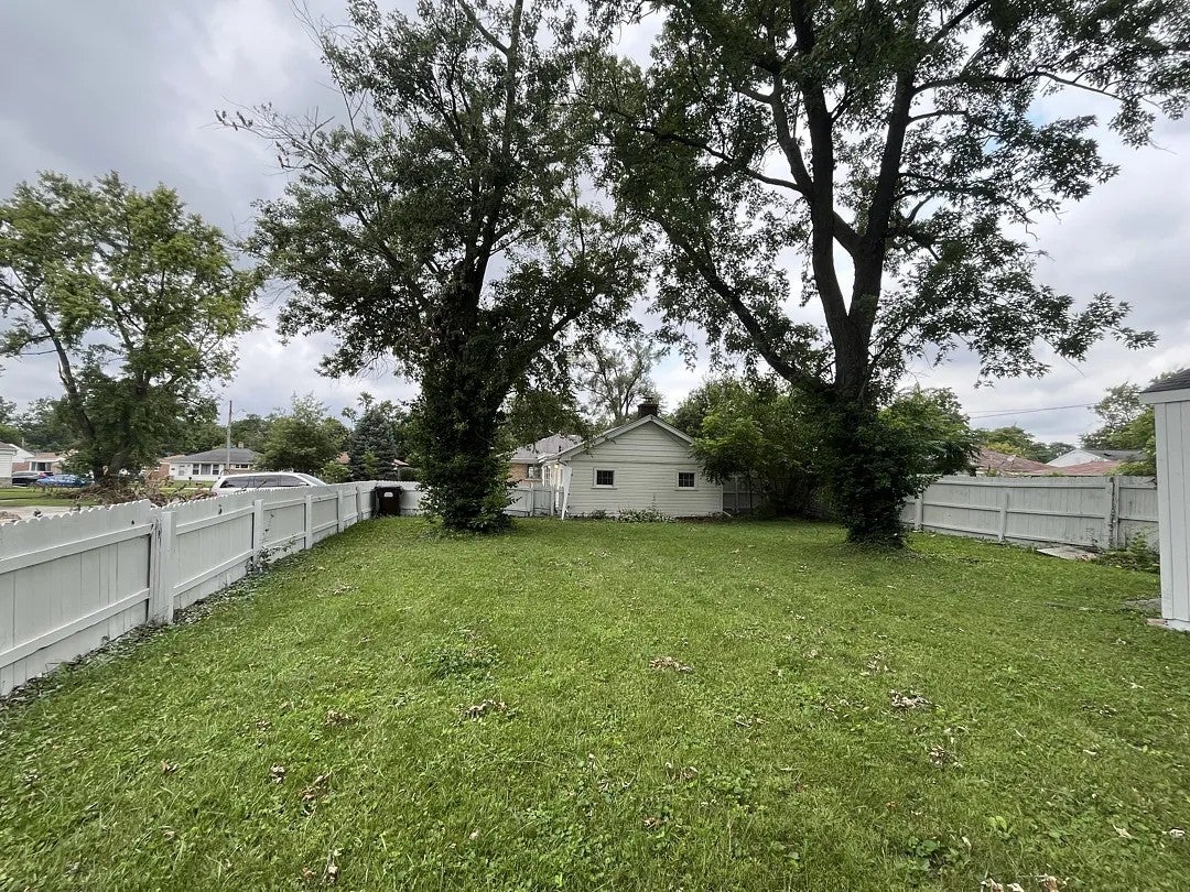 17609 Roosevelt Avenue