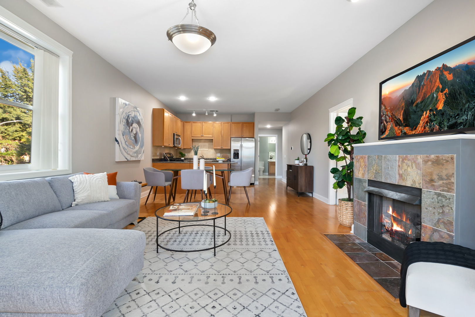 2320 W St Paul Avenue 201