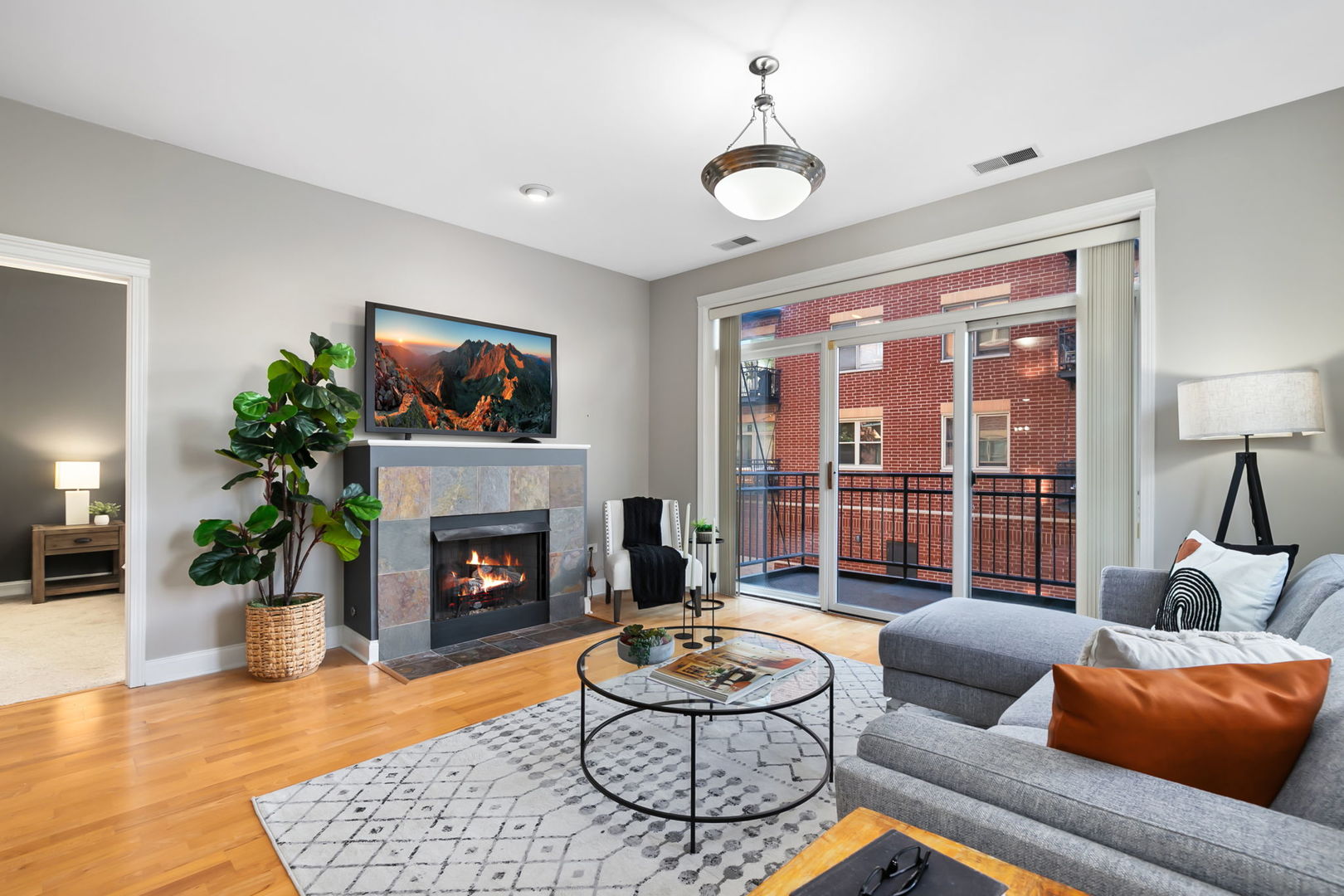 2320 W St Paul Avenue 201