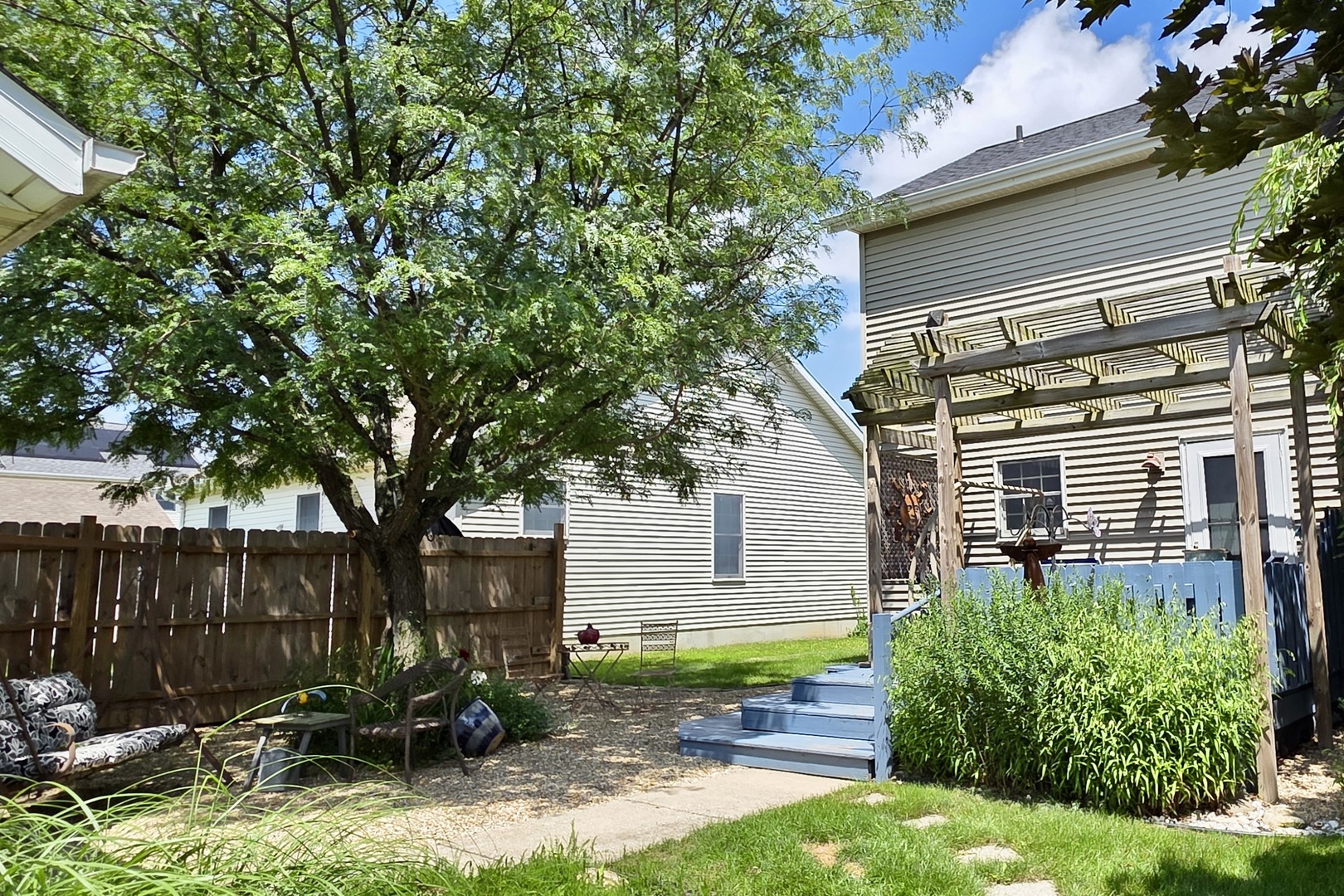 1103 Perry Lane