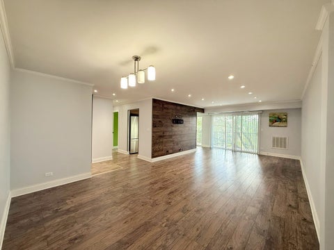 Tiny photo for 502 W Huntington Commons Road #438, Mount Prospect, IL 60056 (MLS # 12759904)
