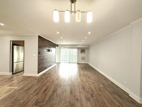 Tiny photo for 502 W Huntington Commons Road #438, Mount Prospect, IL 60056 (MLS # 12759904)
