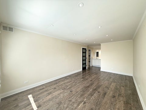 Tiny photo for 502 W Huntington Commons Road #438, Mount Prospect, IL 60056 (MLS # 12759904)