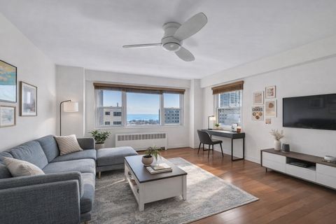 Tiny photo for 2909 N Sheridan Road #1703, Chicago, IL 60657 (MLS # 12674823)