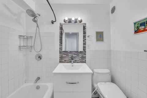 Tiny photo for 2909 N Sheridan Road #1703, Chicago, IL 60657 (MLS # 12674823)