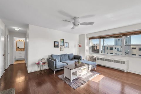 Tiny photo for 2909 N Sheridan Road #1703, Chicago, IL 60657 (MLS # 12674823)