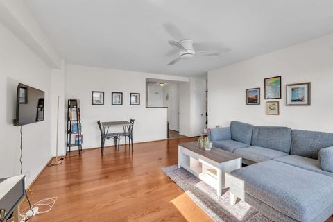 Tiny photo for 2909 N Sheridan Road #1703, Chicago, IL 60657 (MLS # 12674823)