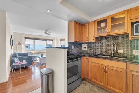 Tiny photo for 2909 N Sheridan Road #1703, Chicago, IL 60657 (MLS # 12674823)