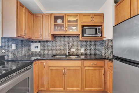 Tiny photo for 2909 N Sheridan Road #1703, Chicago, IL 60657 (MLS # 12674823)