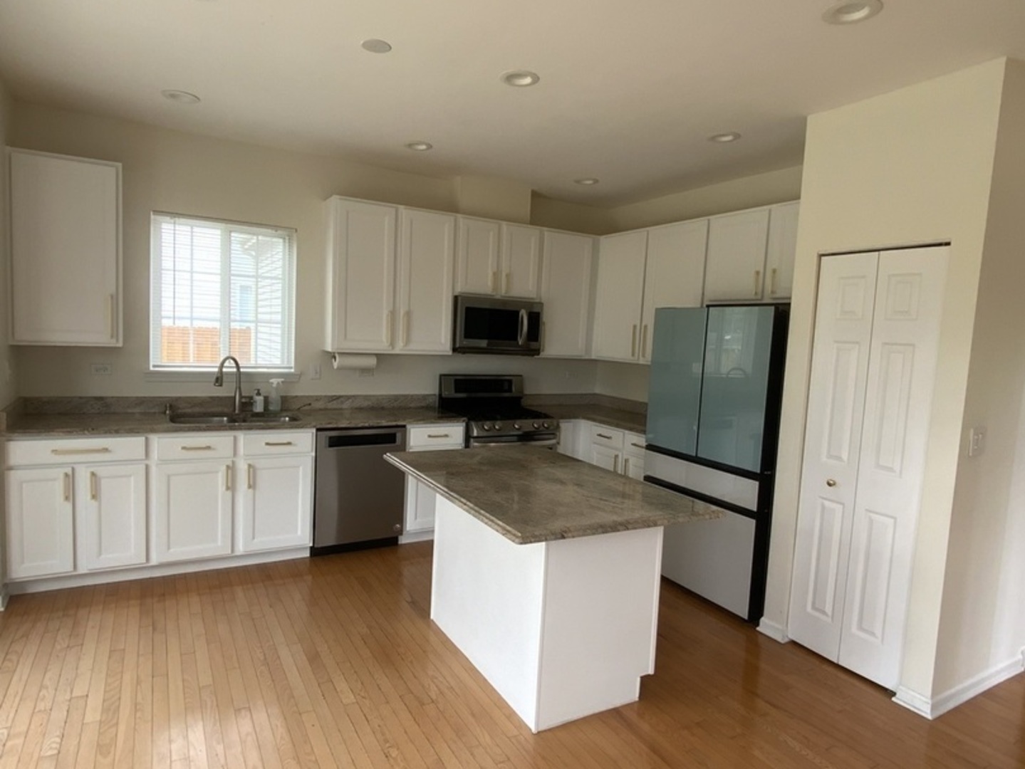 407 W Waterbury Drive