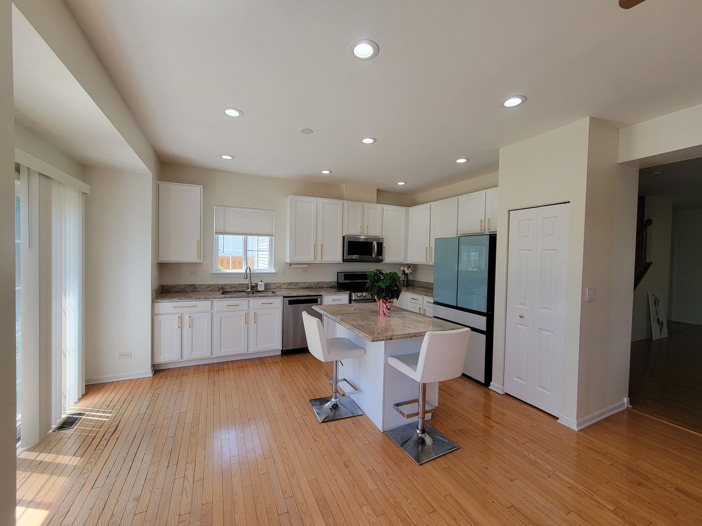 407 W Waterbury Drive