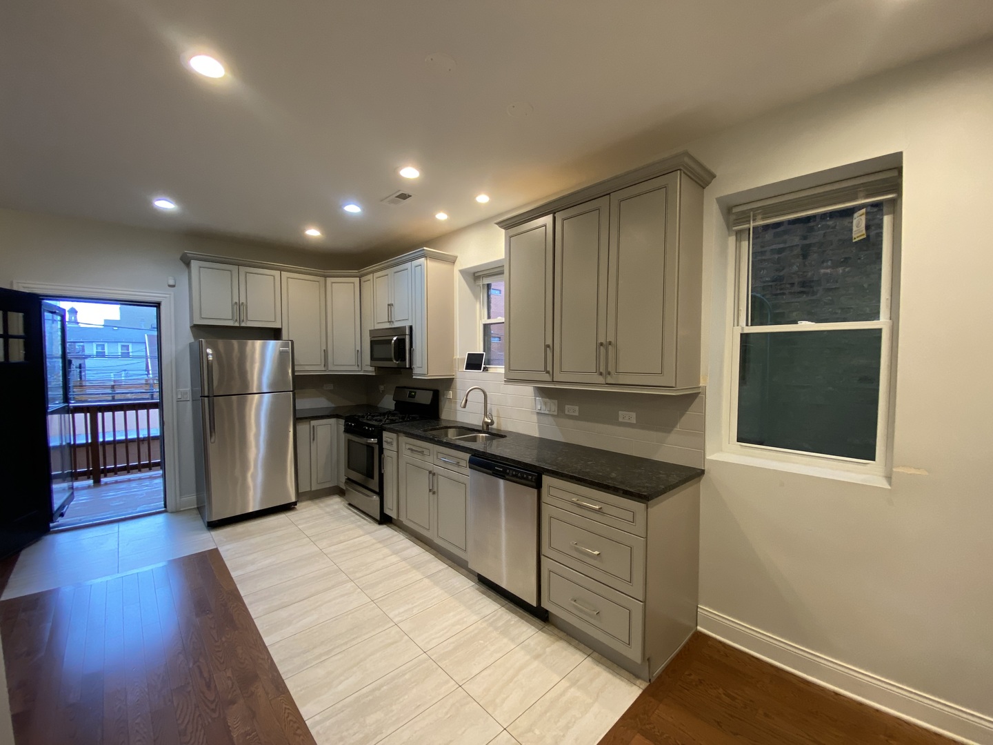 1111 N Ashland Avenue 2R