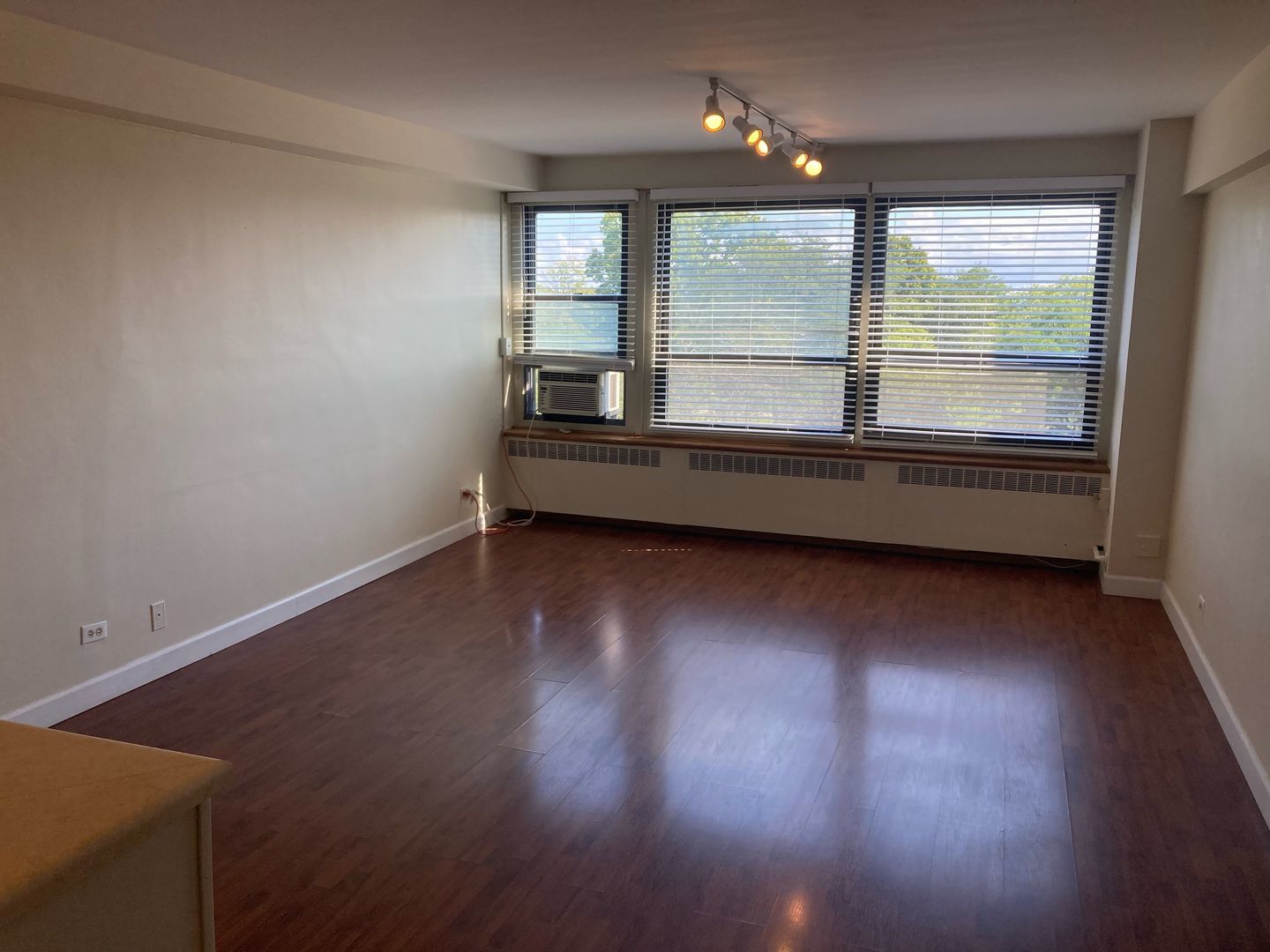 4180 N Marine Drive 606