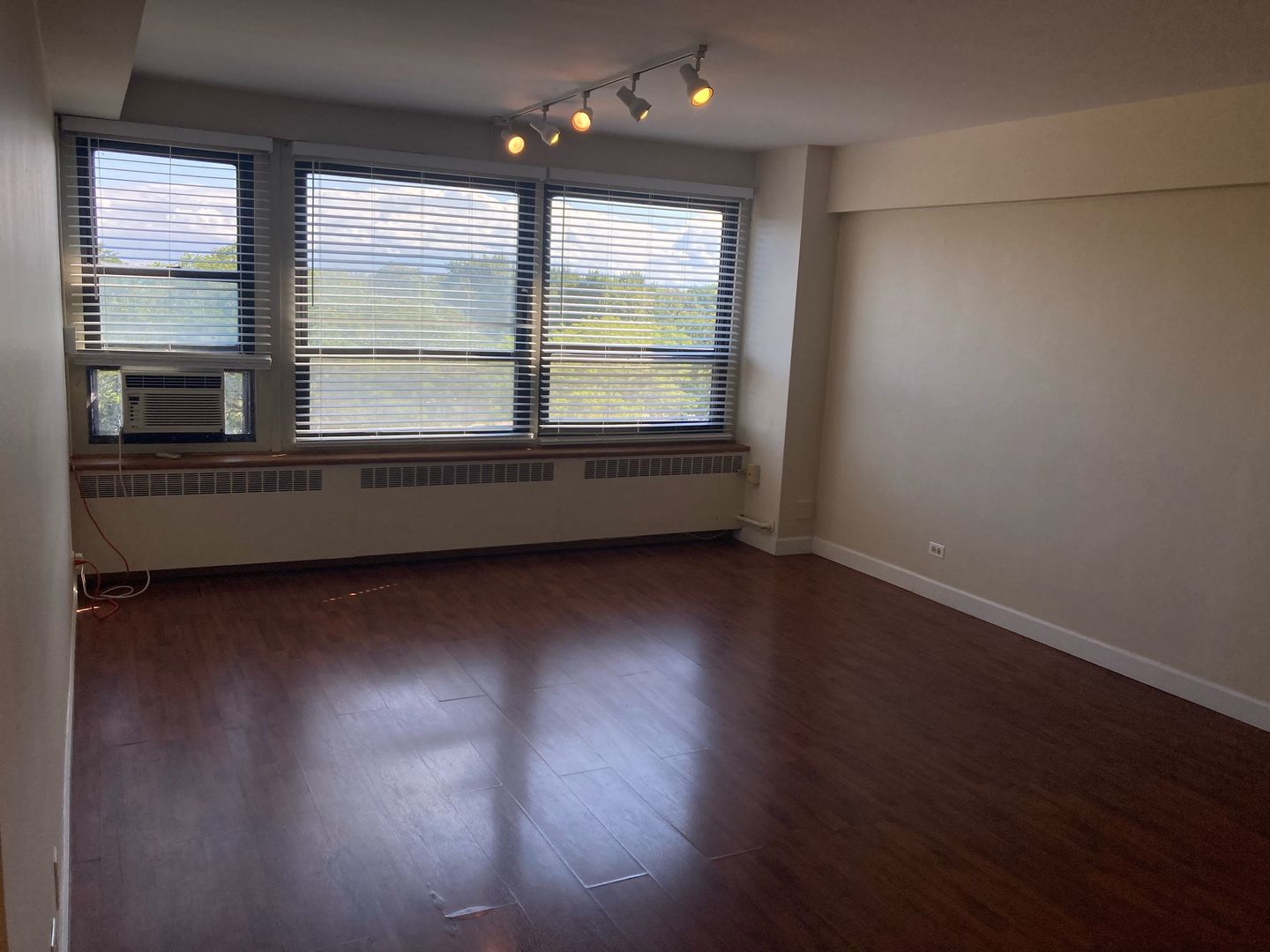 4180 N Marine Drive 606