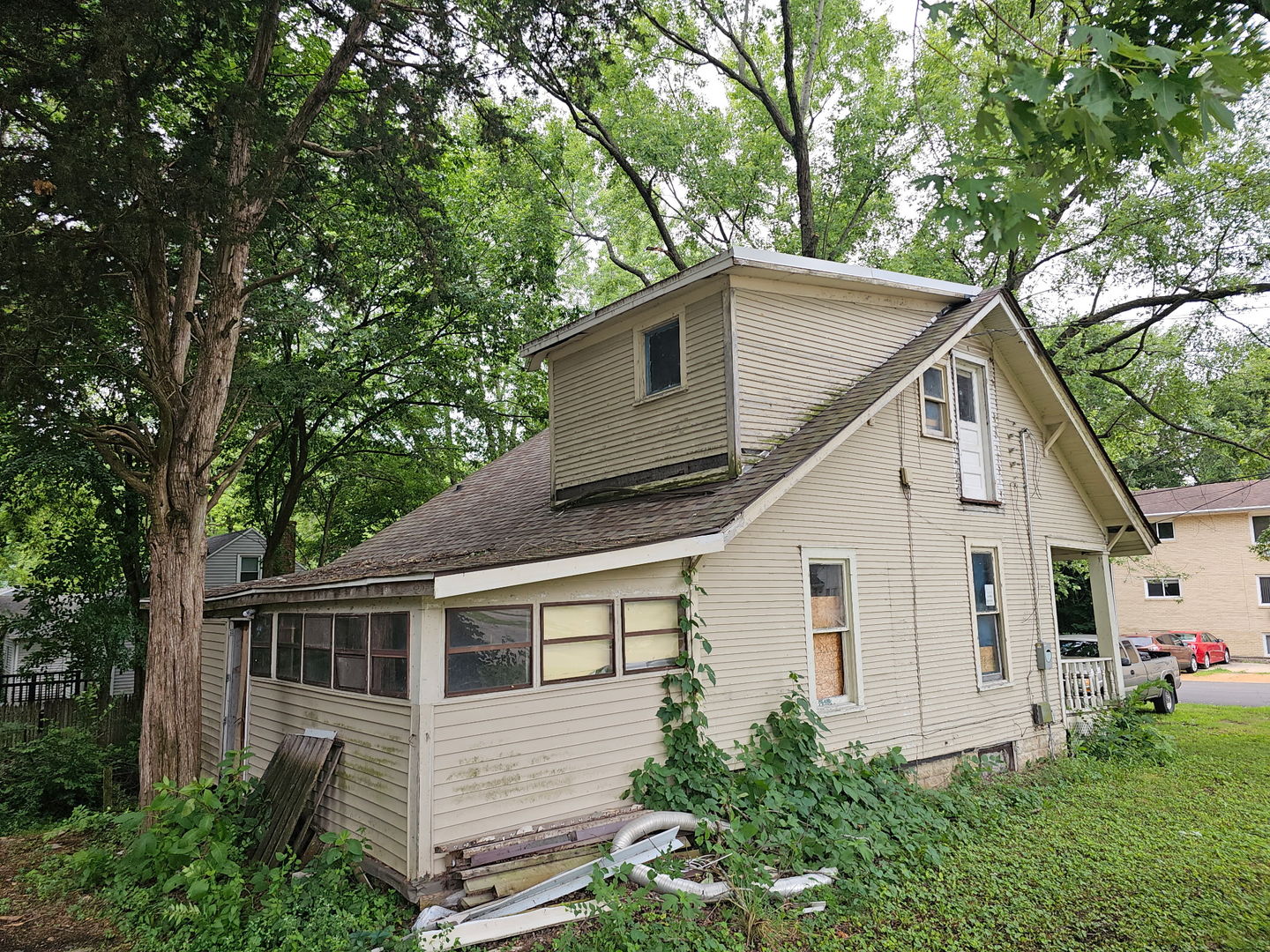904 Walnut Avenue