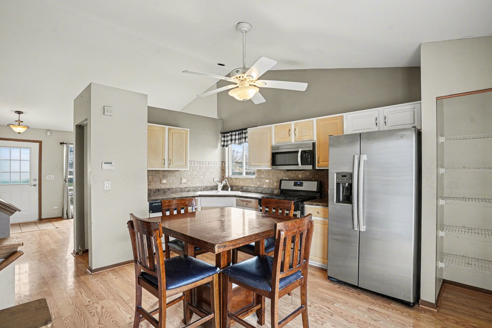 909 Mission Boulevard