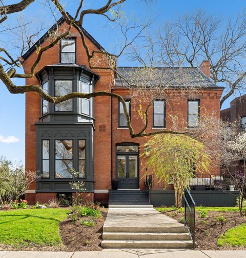 Photo of 835 W Chalmers Place, Chicago, IL 60614 (MLS # 12623835)