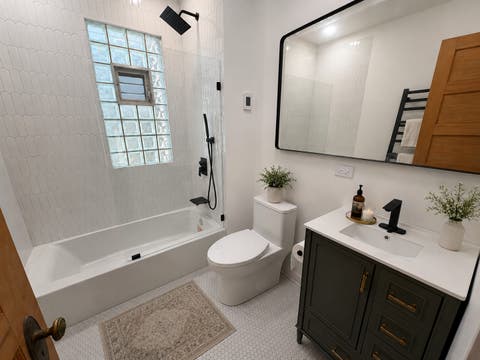 Tiny photo for 1448 W Glenlake Avenue, Chicago, IL 60660 (MLS # 12695686)